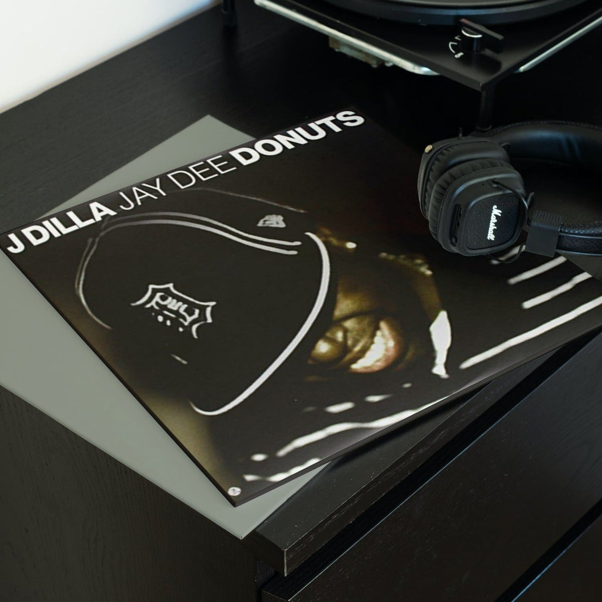 J Dilla - Donuts -  {vinyl LP}